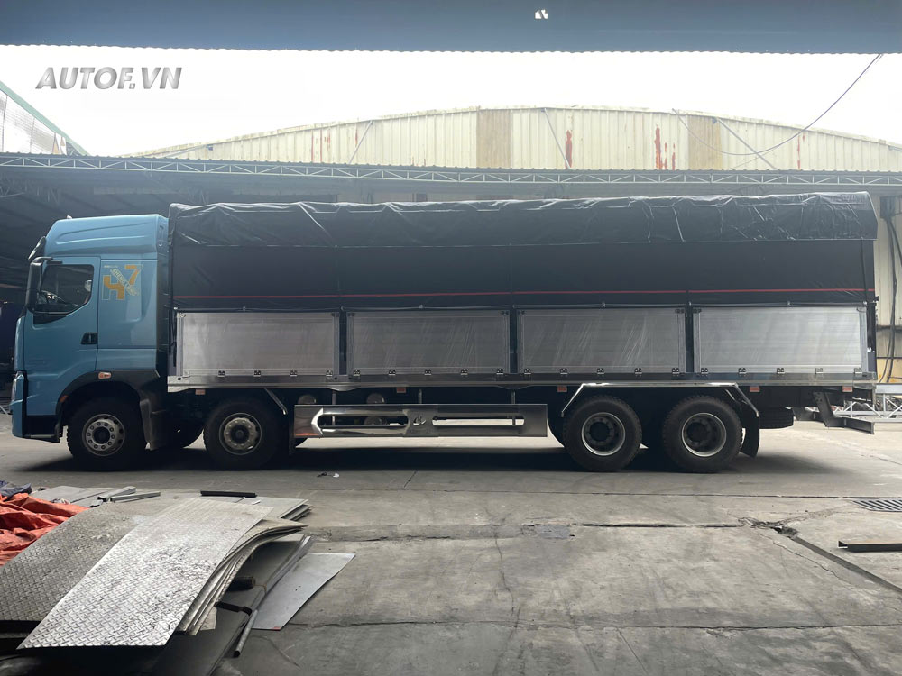 Tải 4 chân Chenglong h7 360Hp thùng bửng nhôm